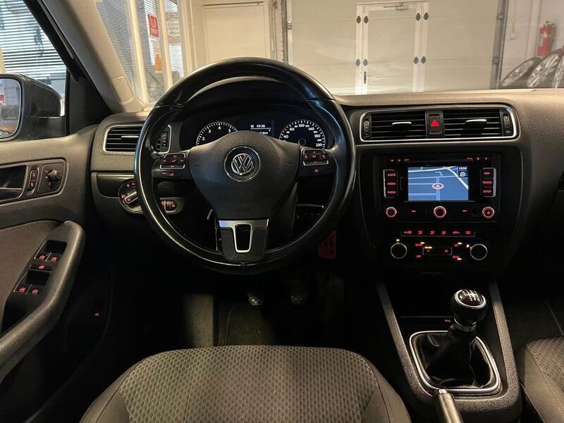 Gebraucht VW Jetta 105 PS (77 kW) 2011 Schwarz Limousine