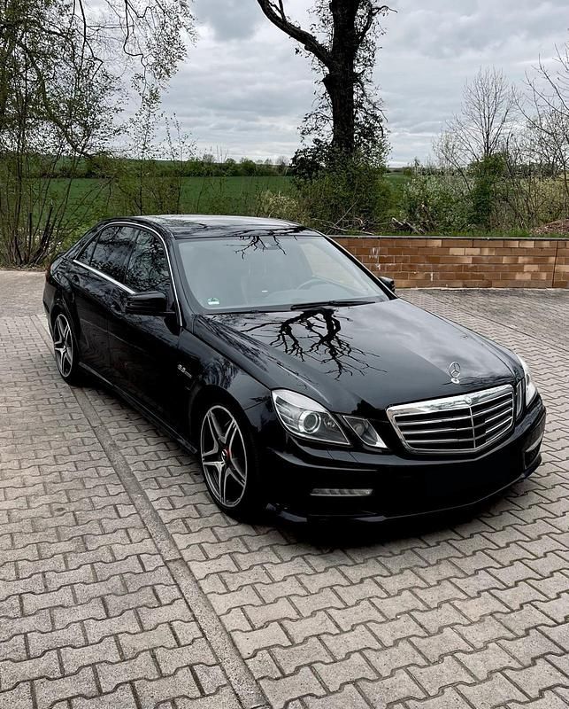 Schwarz Gebraucht 2009 Mercedes E63 AMG AMG Limousine | 24.800 € - Bild 1/4