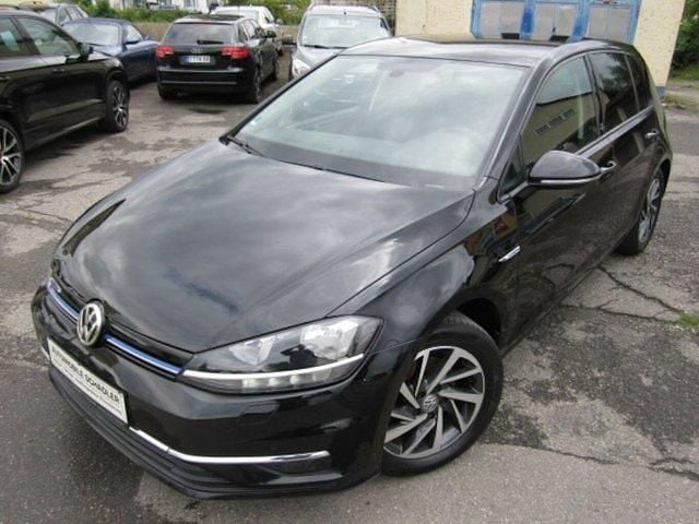 Schwarz metallic Gebraucht 2017 VW Golf VII Sound Limousine | 11.900 € (Guter Preis) - Bild 1/4