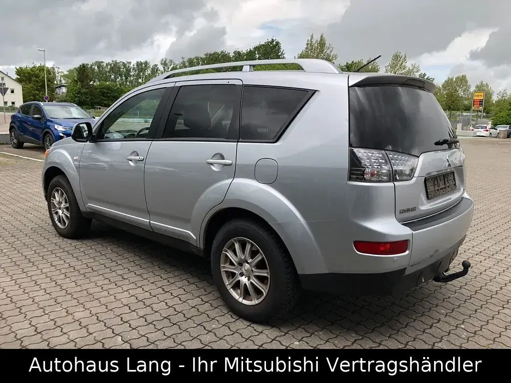 Gebraucht Mitsubishi Outlander Intense 156 PS (114 kW) 2009 Silber SUV