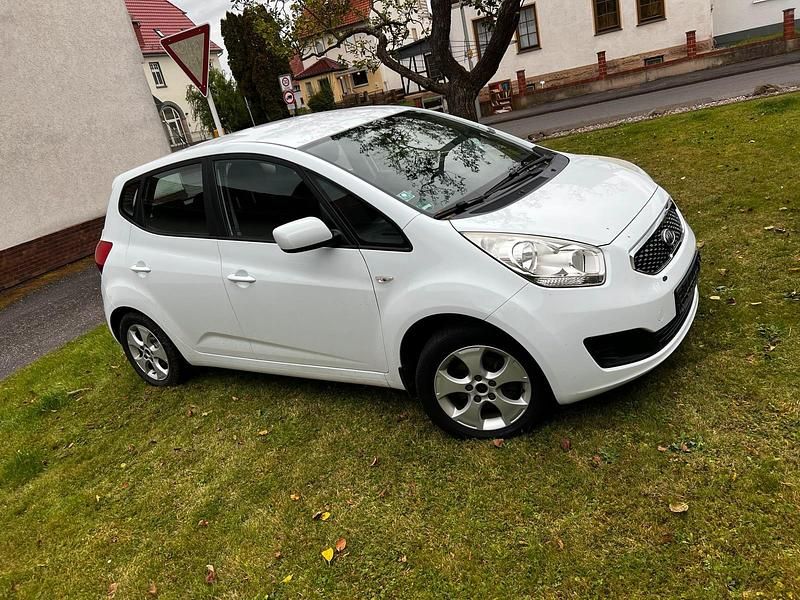 Weiß Gebraucht 2012 Kia Venga 2 Kleinwagen | 4.100 € (Fairer Preis) - Bild 1/4