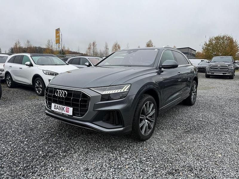Grau Gebraucht 2018 Audi Q8 S-Line SUV | 41.900 € (Teuer) - Bild 1/4