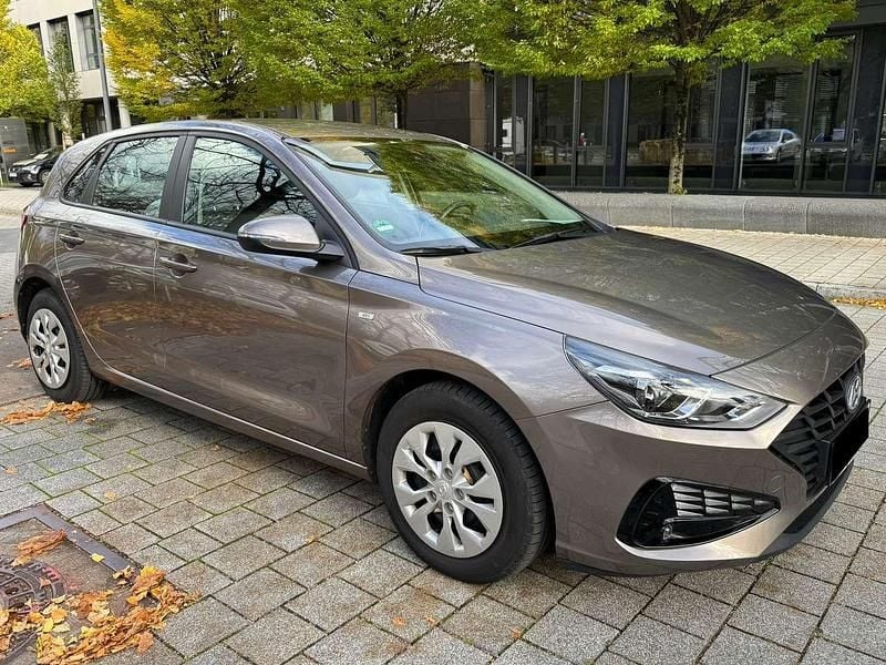 Grau Gebraucht 2022 Hyundai i30 Limousine | 14.400 € (Guter Preis) - Bild 1/4
