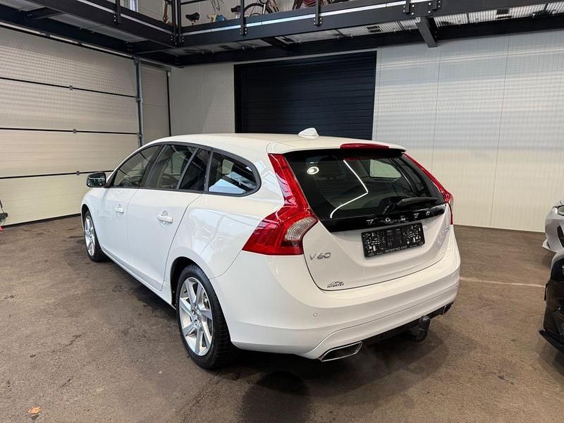 Gebraucht Volvo V60 Business Edition 224 PS (164 kW) 2017 Weiß Kombi