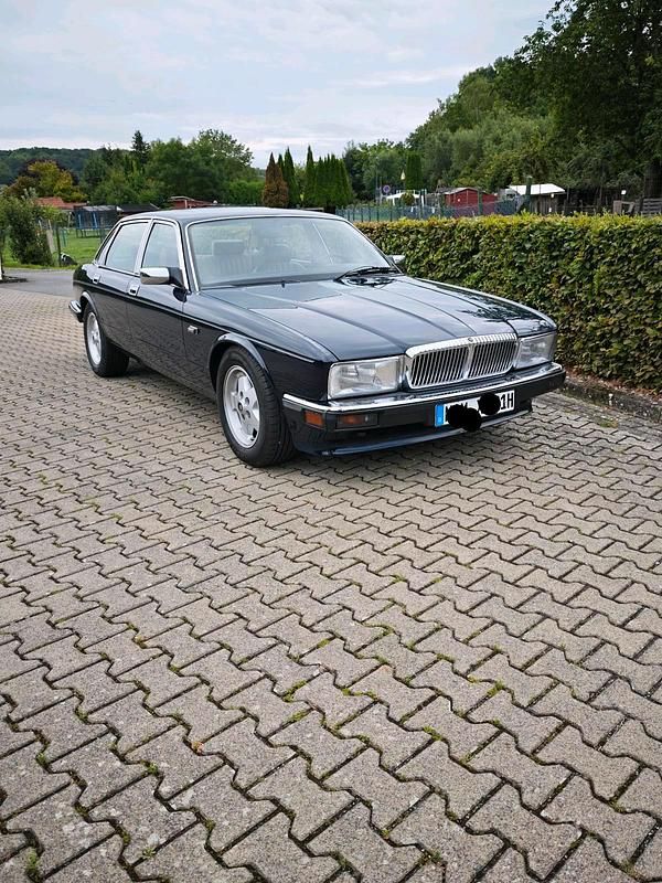 Blau Gebraucht 1990 Jaguar XJ40 Limousine | 14.500 € - Bild 1/4