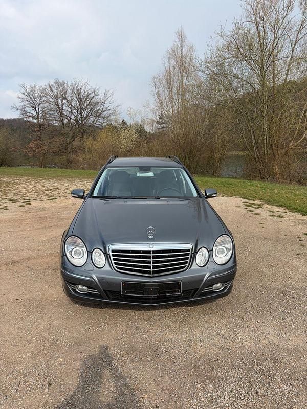 Gebraucht Mercedes E200 Avantgarde 184 PS (135 kW) 2007 Grau Kombi