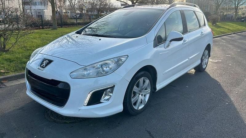 Weiß Gebraucht 2011 Peugeot 208 Allure Kleinwagen | 4.900 € (Guter Preis) - Bild 1/4