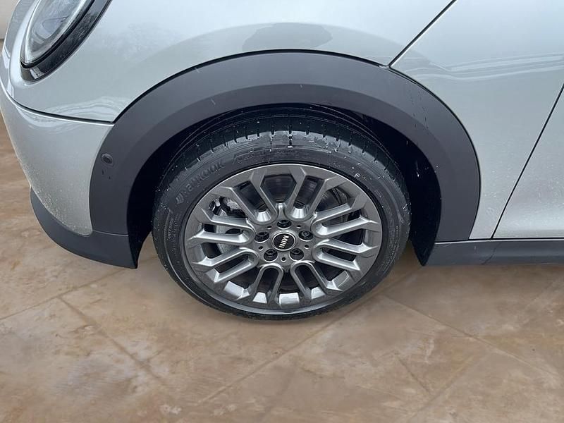 Gebraucht Mini Cooper Classic 156 PS (114 kW) 2024 (silber)  melting silver Kleinwagen