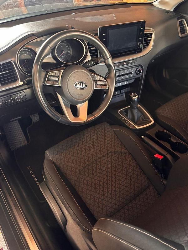 Gebraucht Kia XCeed 120 PS (88 kW) 2020 Grau SUV