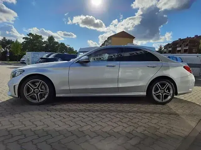 Gebraucht Mercedes C400 AMG line 333 PS (244 kW) 2019 Iridiumsilber metallic Limousine