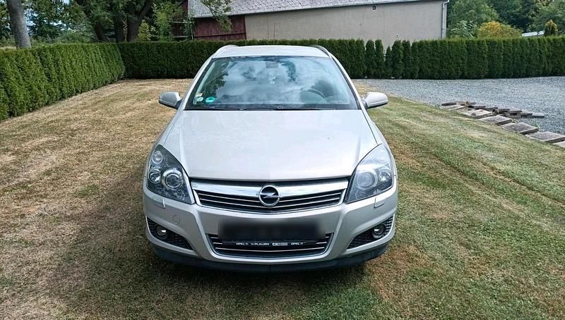 Silber Gebraucht 2008 Opel Astra Edition Kombi | 800 € (Superpreis) - Bild 1/4