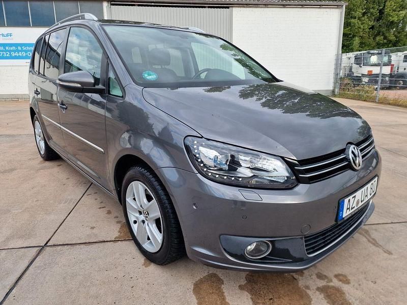 Grau Gebraucht 2013 VW Touran Highline Van / Kleinbus | 9.590 € (Etwas zu teuer) - Bild 1/4