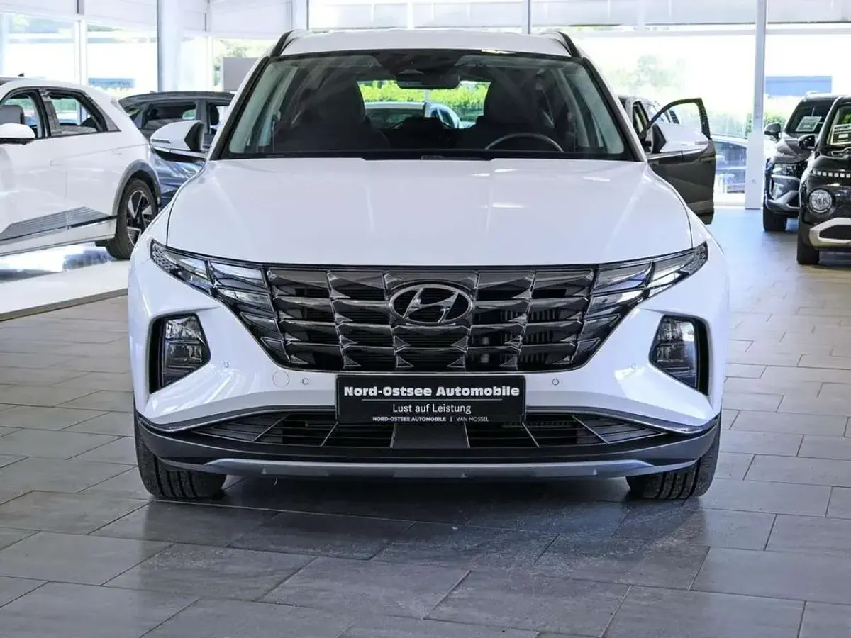 Gebraucht Hyundai Tucson Trend 180 PS (132 kW) 2024 Atlas white / sol SUV