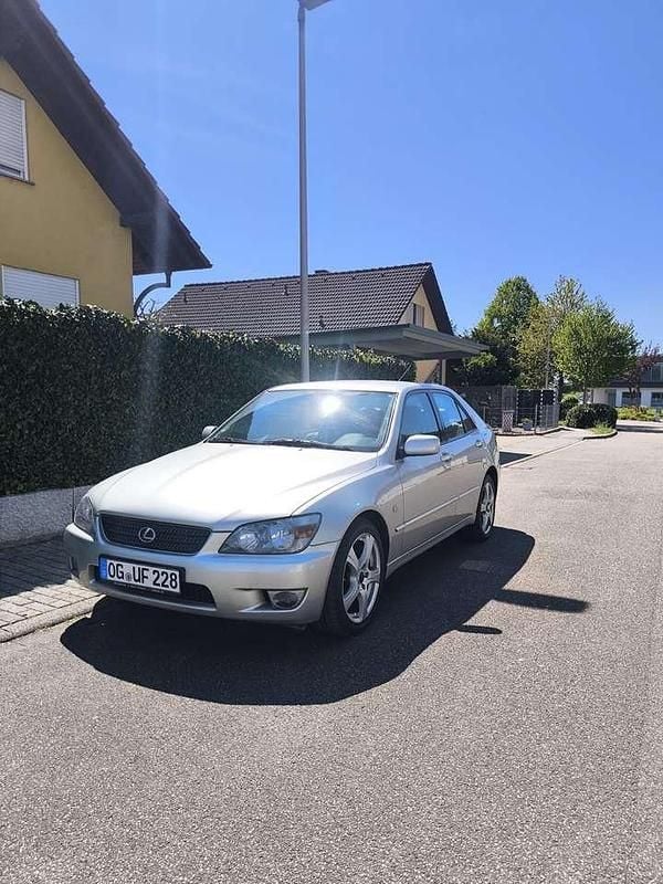 Second-hand Lexus IS200 155 CP (114 kW) 2005 Argintiu Berlinǎ