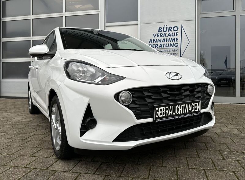 Weiß Gebraucht 2022 Hyundai i10 Trend Kleinwagen | 16.480 € (Fairer Preis) - Bild 1/4