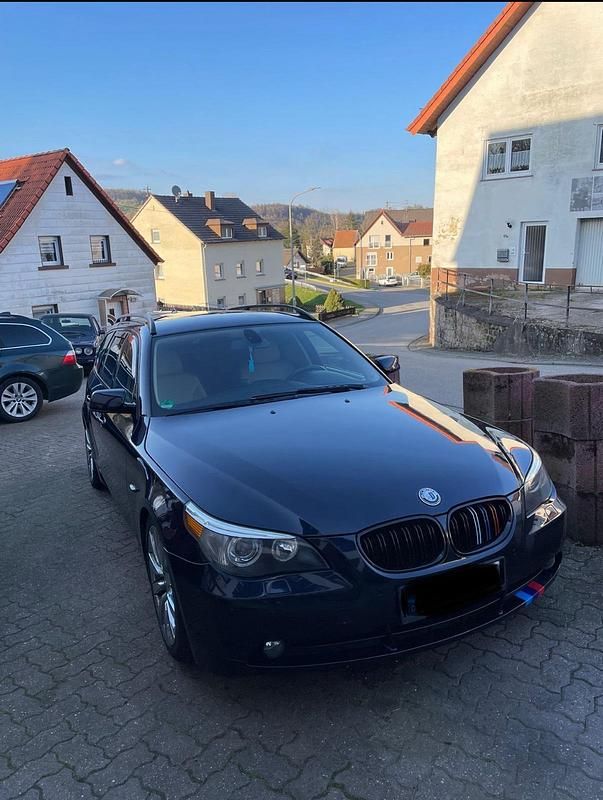 Blau Gebraucht 2005 BMW 523 Kombi | 3.300 € (Fairer Preis) - Bild 1/4
