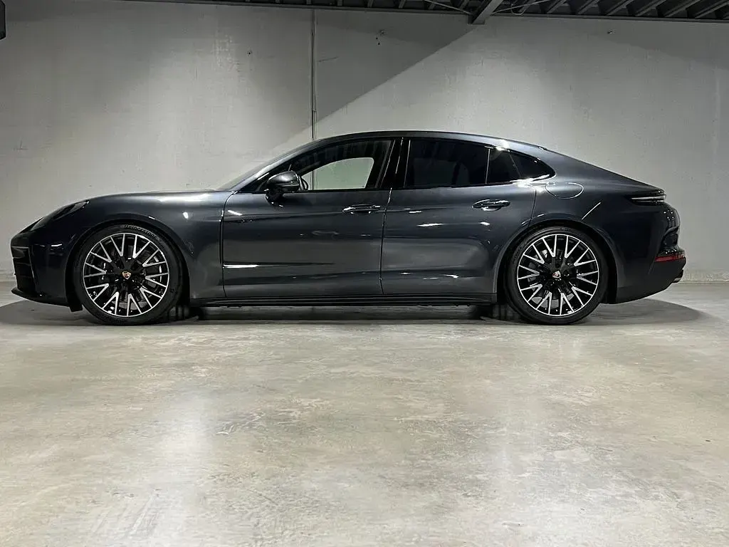 Neu Porsche Panamera 470 PS (345 kW) 2025 Grau Kleinwagen