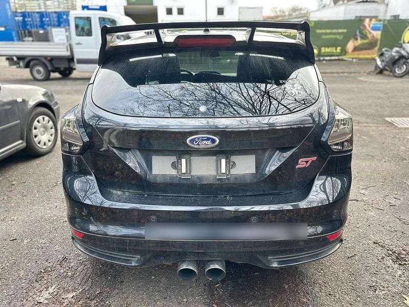 Gebraucht Ford Focus ST 250 PS (183 kW) 2014 Schwarz Limousine