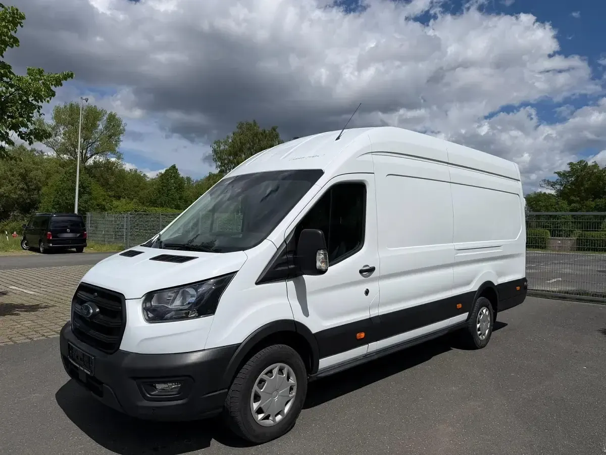 Gebraucht Ford Transit 131 PS (96 kW) 2023 Weiß Van / Kleinbus