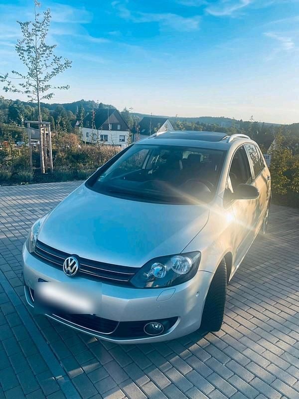 Silber Gebraucht 2021 VW Golf VIII Kleinwagen | 5.600 € (Teuer) - Bild 1/4