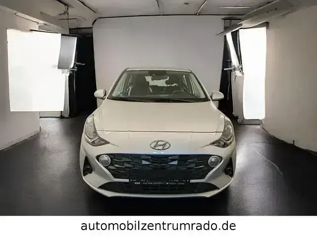 Gebraucht Hyundai i10 Select 67 PS (49 kW) 2021 Silber Kleinwagen