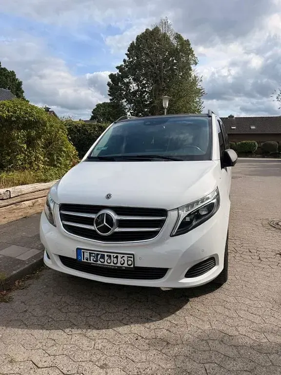 Gebraucht Mercedes V220 Edition 163 PS (119 kW) 2019 Weiß Van / Kleinbus