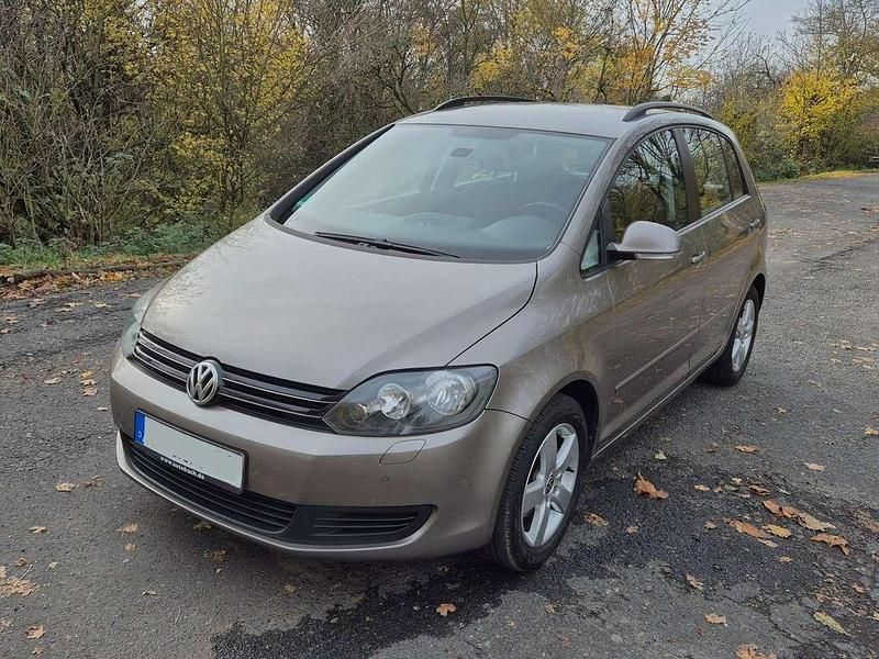 Braun Gebraucht 2012 VW Golf VI Comfortline Kleinwagen | 9.700 € (Etwas zu teuer) - Bild 1/4