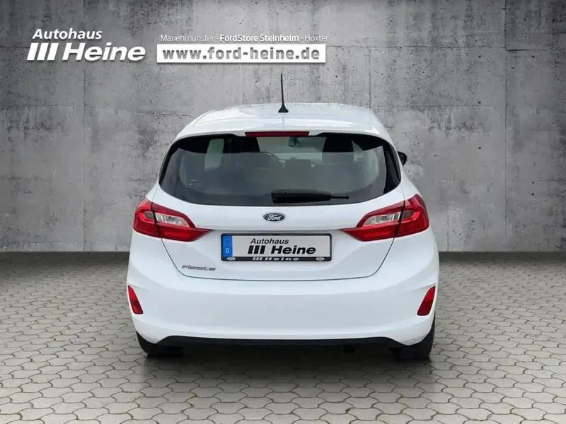 Gebraucht Ford Fiesta Trend 71 PS (52 kW) 2017 Frostweiß Kleinwagen