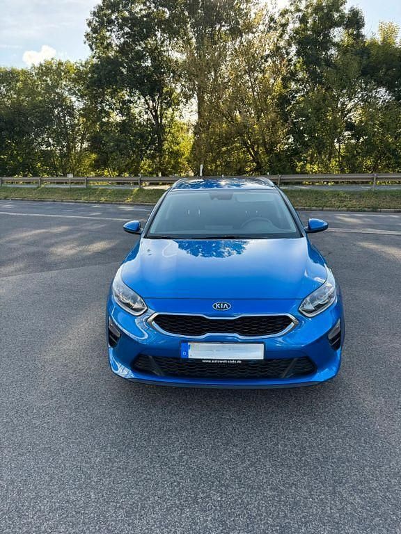 Blau Gebraucht 2021 Kia Ceed Sportswagon Kombi | 17.500 € (Guter Preis) - Bild 1/4