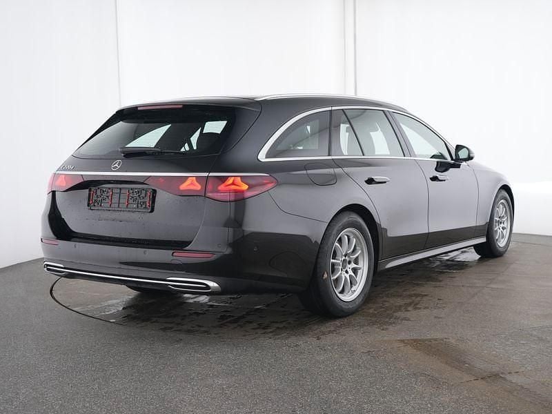 Gebraucht Mercedes E220 Avantgarde 197 PS (144 kW) 2025 Schwarz Limousine