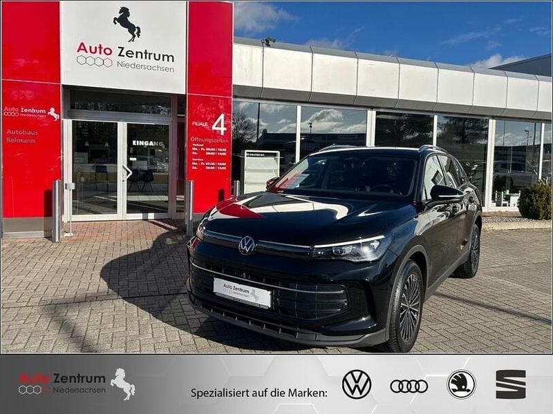 Grenadilla black metallic Gebraucht 2025 VW Tiguan Life SUV | 37.970 € (Fairer Preis) - Bild 1/4