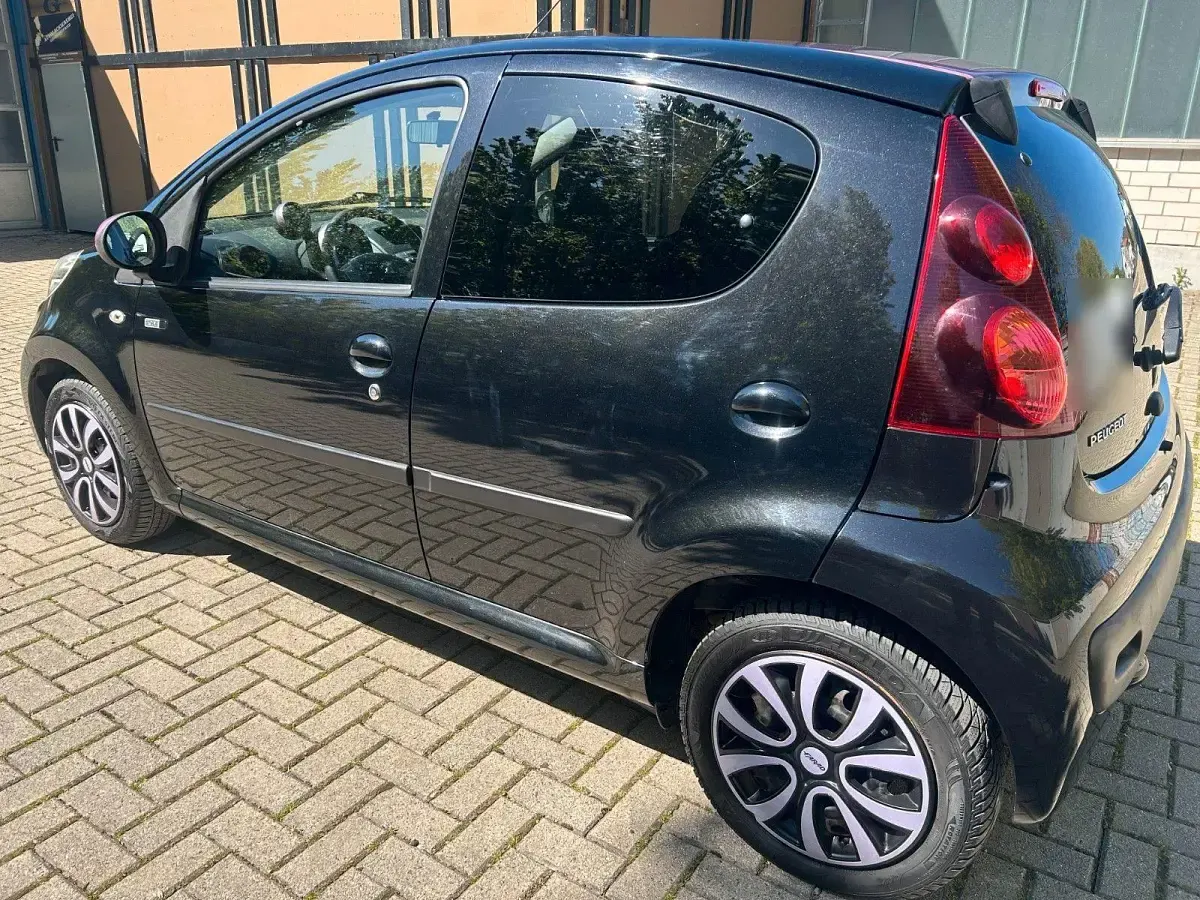 Gebraucht Peugeot 107 Style 68 PS (50 kW) 2014 Schwarz Kleinwagen
