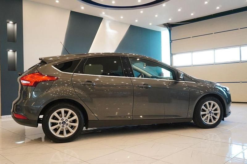 Gebraucht Ford Focus Titanium 125 PS (91 kW) 2017 Grau Limousine