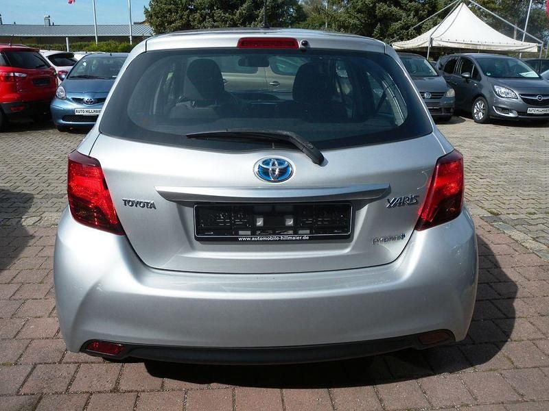 Gebraucht Toyota Yaris Hybrid Edition-S 75 PS (55 kW) 2017 Silber Limousine