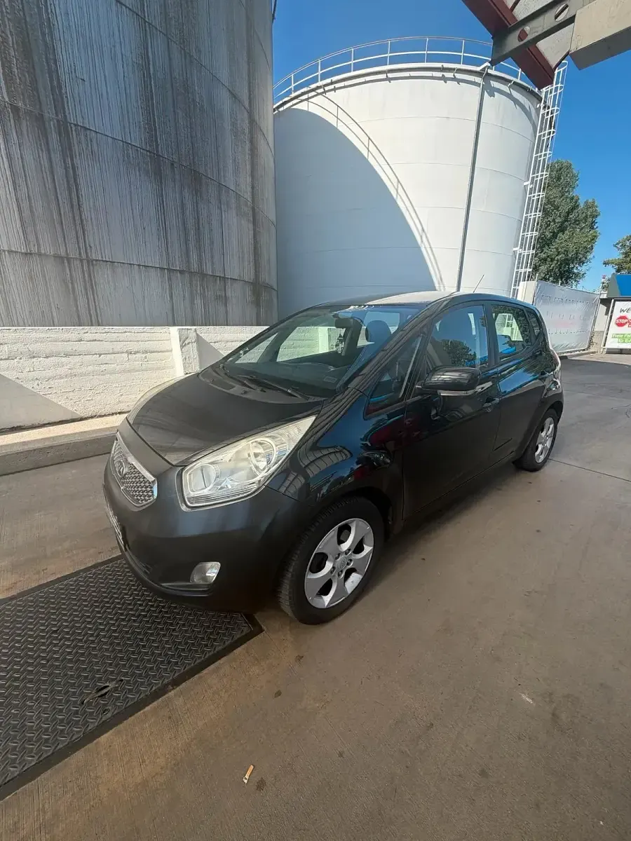 Używany Kia Venga 128 KM (94 kW) 2011 Czarny Hatchback
