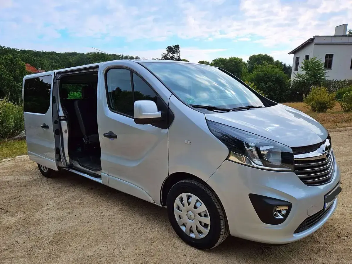 Gebraucht Opel Vivaro 145 PS (106 kW) 2016 Silber Van / Kleinbus