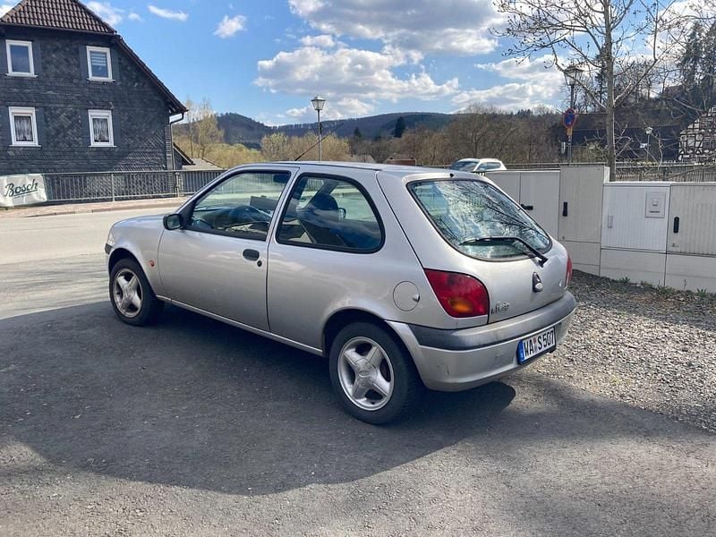 Silber Gebraucht 2000 Ford Fiesta Kleinwagen | 999 € (Fairer Preis) - Bild 1/4