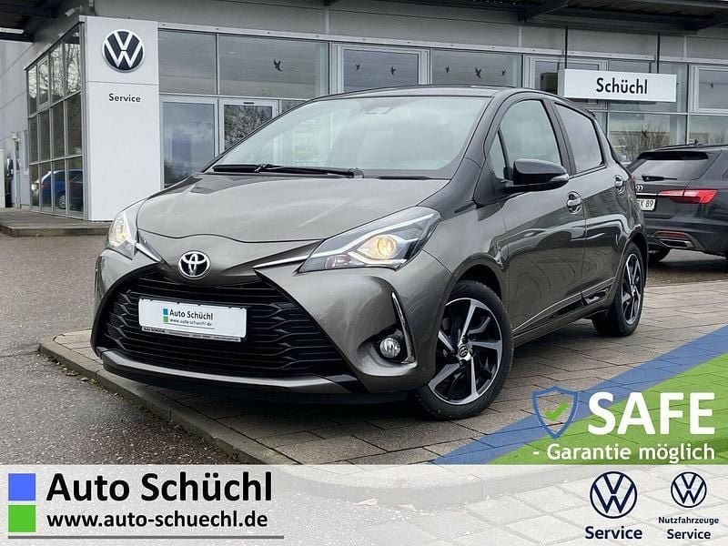 Grau metallic, dach schwarz Gebraucht 2019 Toyota Yaris Style Kleinwagen | 13.848 € (Fairer Preis) - Bild 1/4