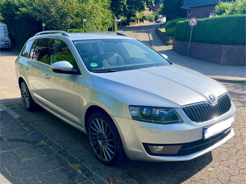 Silber Gebraucht 2016 Skoda Octavia LAURIN & KLEMENT Kombi | 12.600 € (Guter Preis) - Bild 1/4