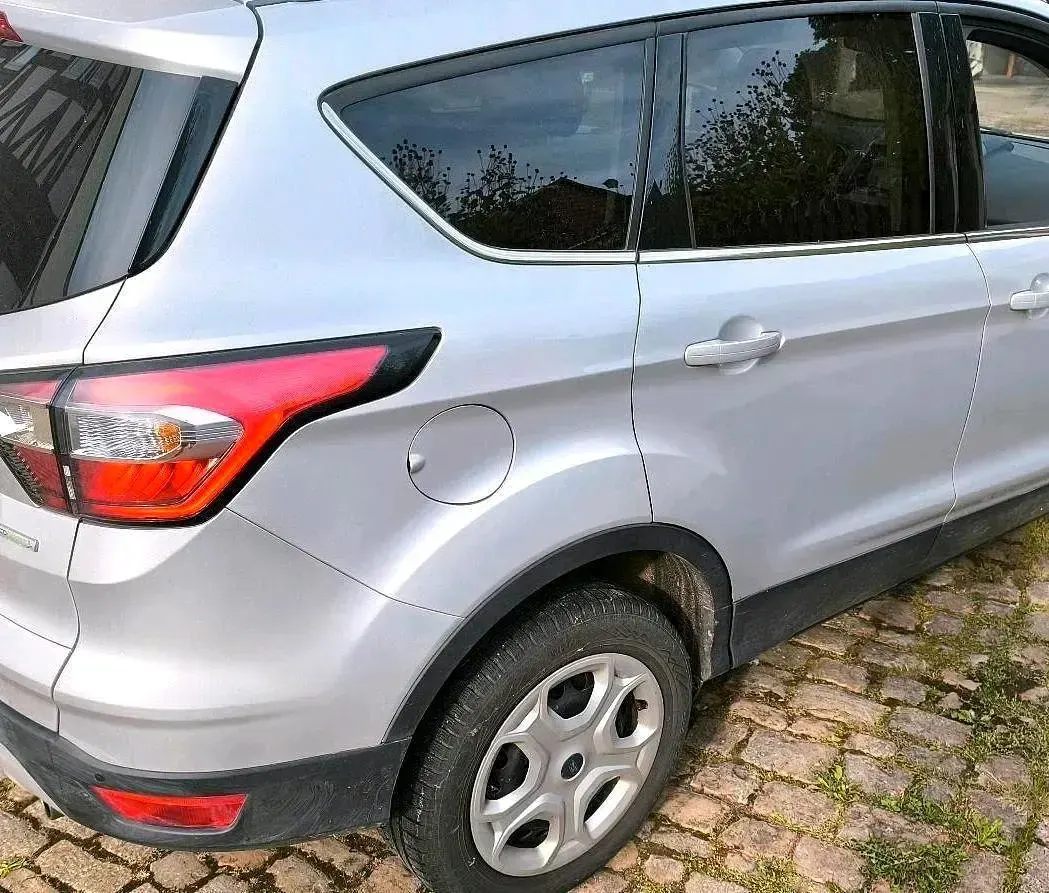 Gebraucht Ford Kuga 120 PS (88 kW) 2017 Silber SUV
