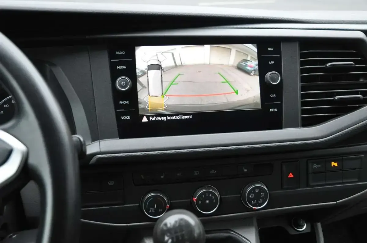 Gebraucht VW Transporter 150 PS (110 kW) 2022 Deep black perleffekt Van