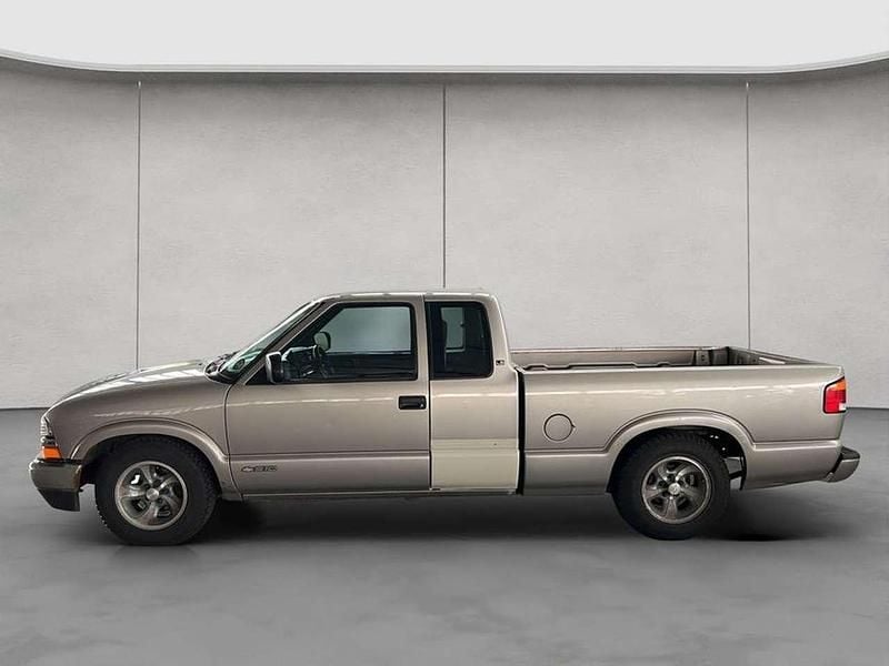 Gebraucht Chevrolet S10 LS 122 PS (89 kW) 2003 Gelb Pickup