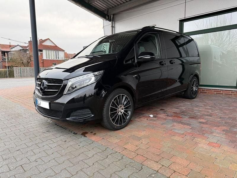 Gebraucht Mercedes V250 Avantgarde Edition 190 PS (139 kW) 2017 Schwarz Van / Kleinbus