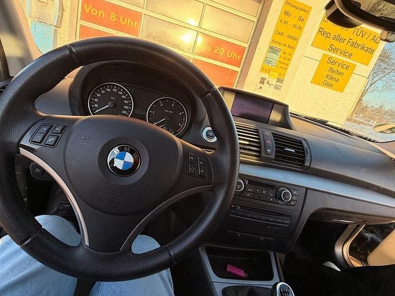 Gebraucht BMW 116 Sport Line 116 PS (85 kW) 2009 Schwarz Kleinwagen