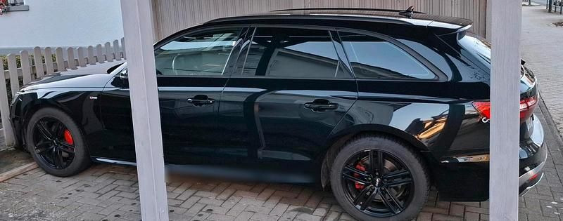 Schwarz Gebraucht 2021 Audi A4 S-Line Kombi | 25.250 € - Bild 1/4