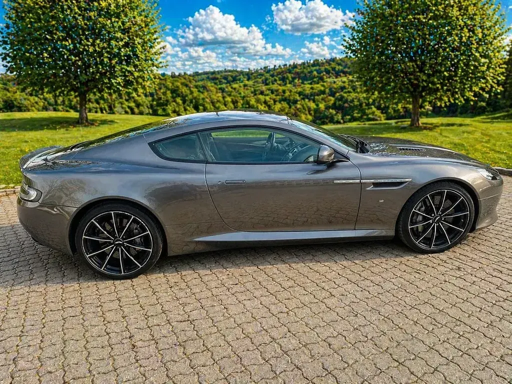 Gebraucht Aston Martin DB9 547 PS (402 kW) 2016 Silber Coupé