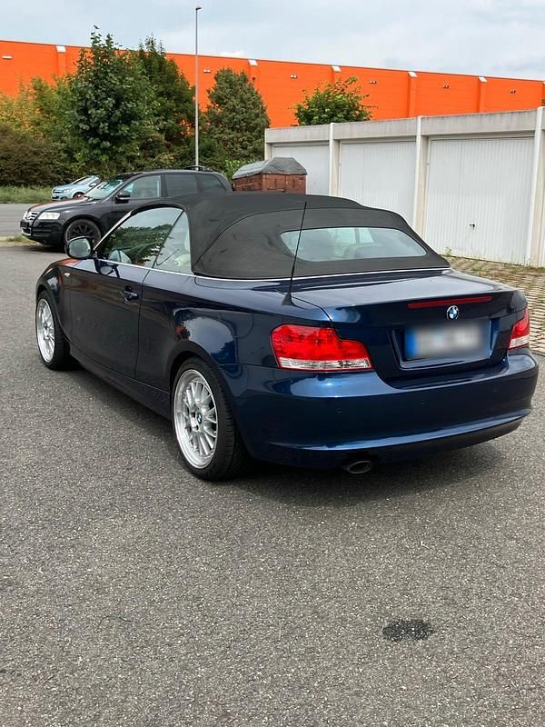 Blau Gebraucht 2010 BMW 123 Cabriolet Cabrio | 14.200 € - Bild 1/4