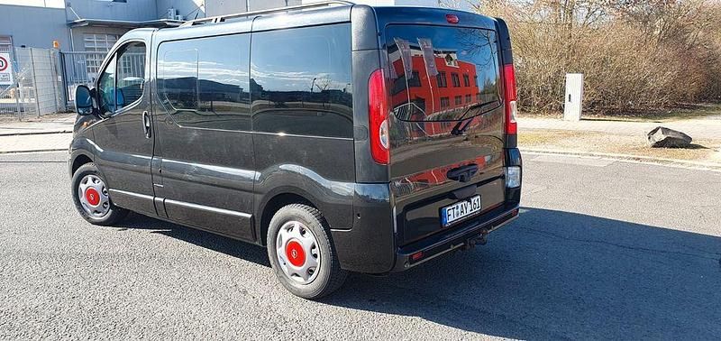 Gebraucht Opel Vivaro 145 PS (106 kW) 2008 Schwarz Van / Kleinbus