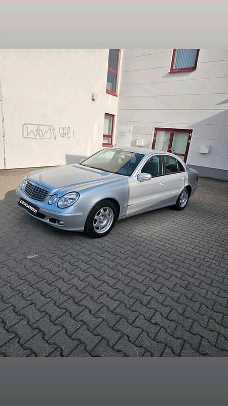 Gebraucht Mercedes E200 154 PS (113 kW) 2005 Silber Limousine