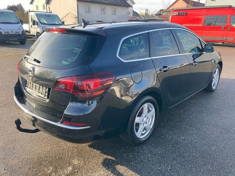 Second-hand Opel Astra Sport 140 CP (102 kW) 2013 Negru Break